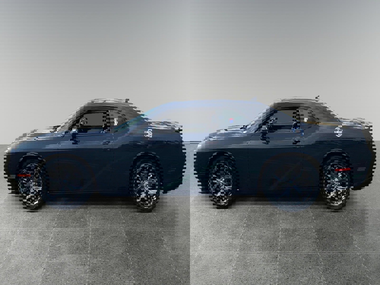 Used 2016 Dodge Challenger SXT Plus RWD image 2