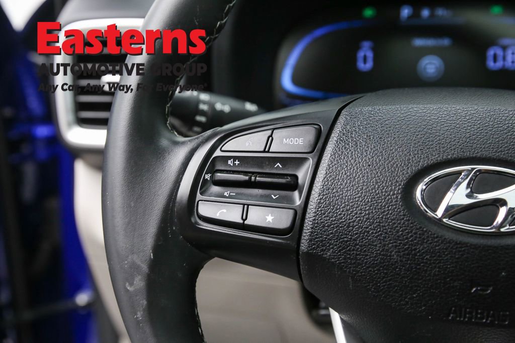 Used 2025 Hyundai Venue SEL image 15