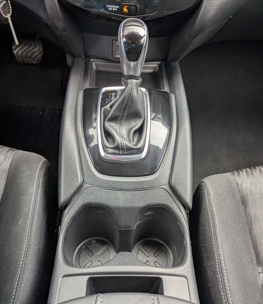 Used 2017 Nissan Rogue S image 13