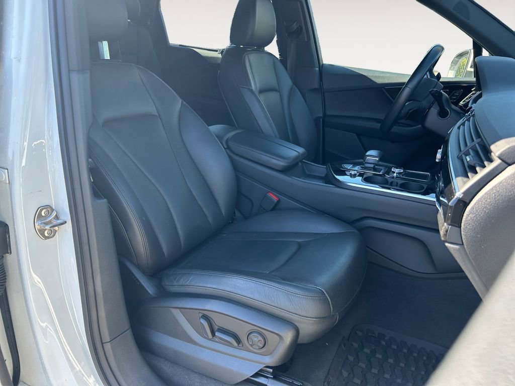Used 2018 Audi Q7 3.0T Premium Plus w/ Premium Plus Package AWD/4WD image 24