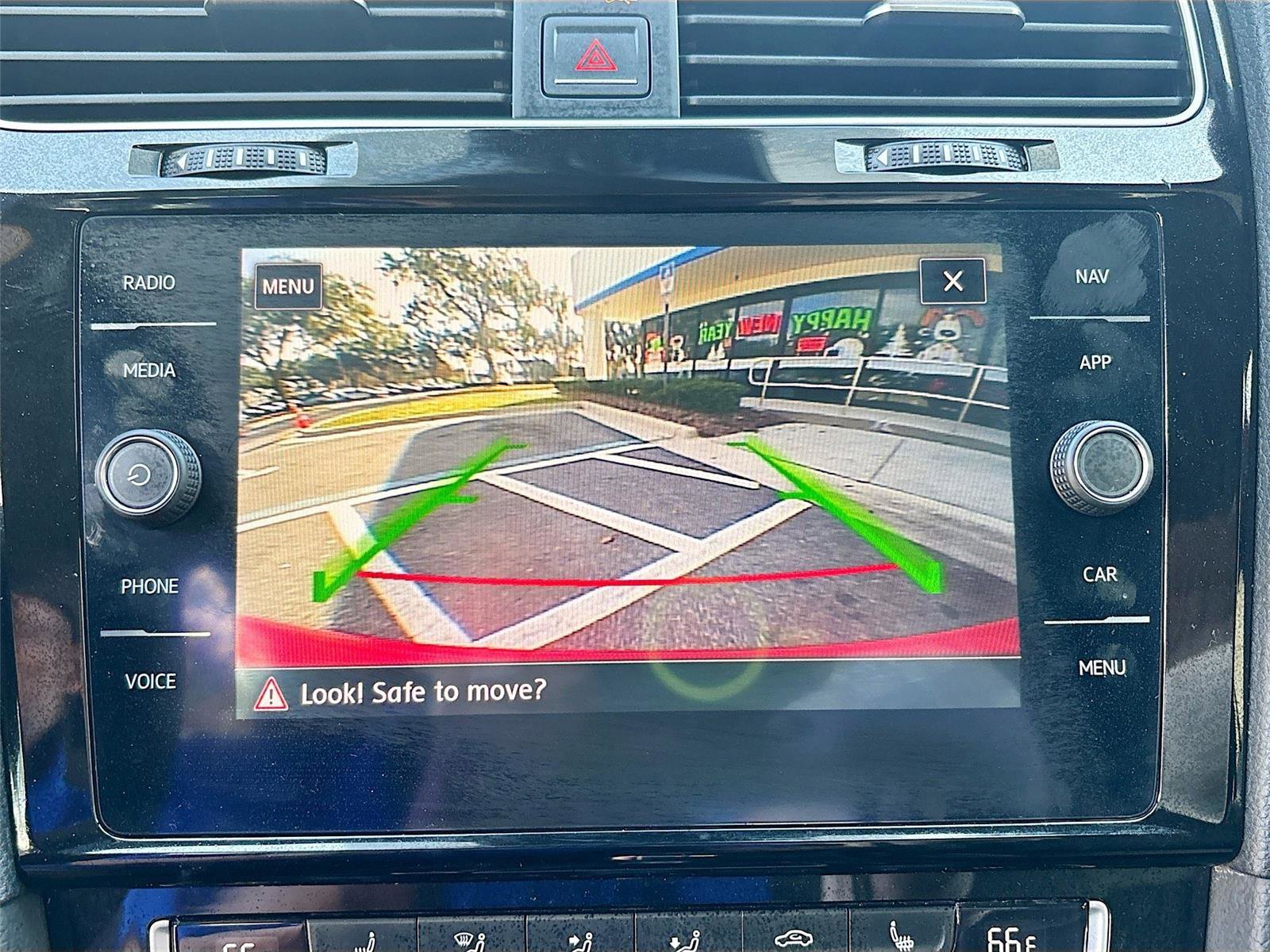 Used 2018 Volkswagen Golf 4-Door image 15