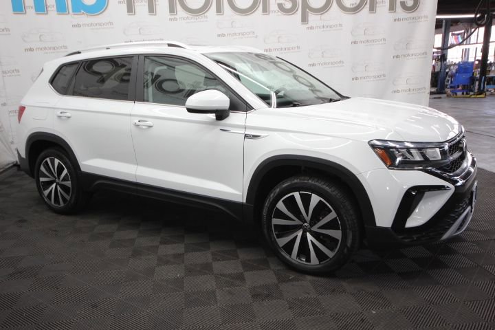 Used 2022 Volkswagen Taos SE w/ Panoramic Sunroof Package AWD/4WD image 8
