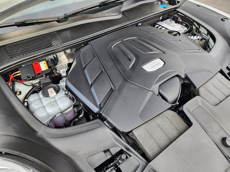 Used 2022 Porsche Cayenne Platinum Edition AWD/4WD image 10