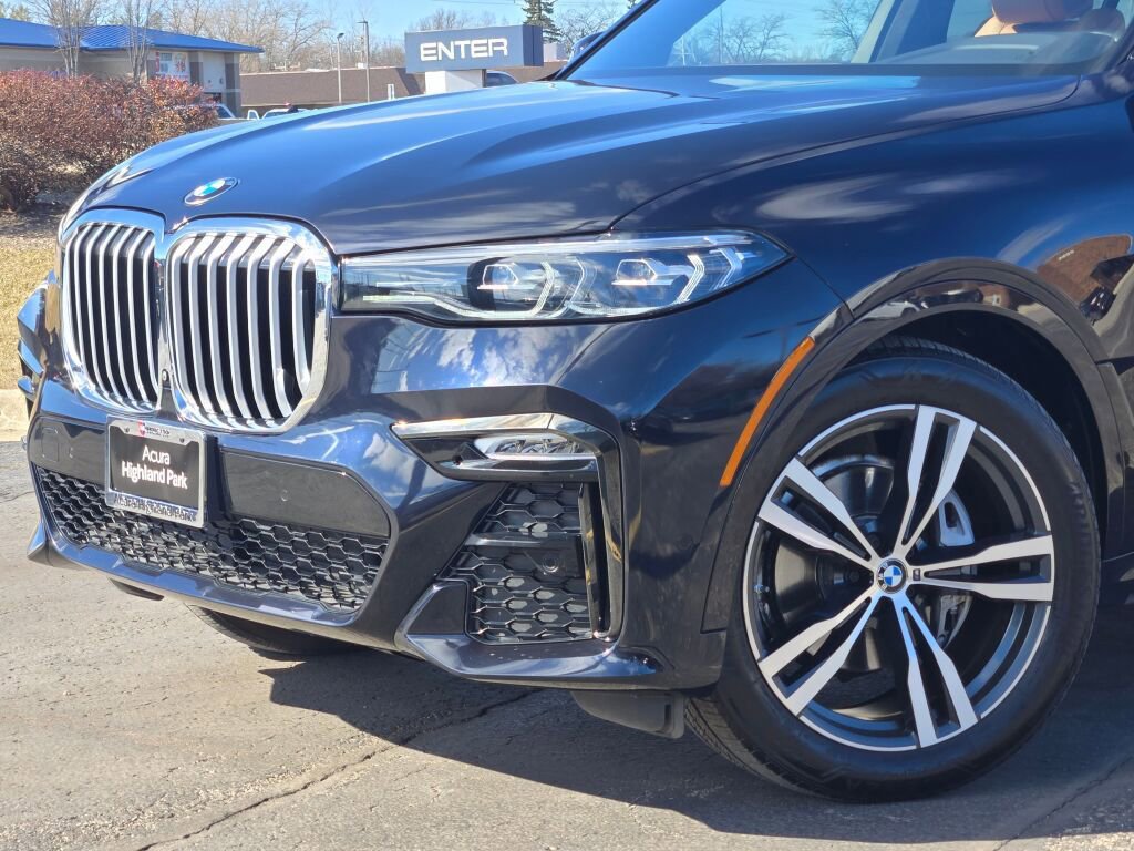 Used 2022 BMW X7 xDrive40i w/ M Sport Package image 3