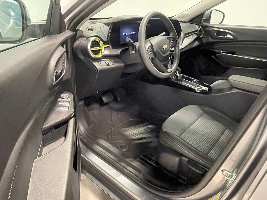 Used 2024 Chevrolet Trax LT image 16