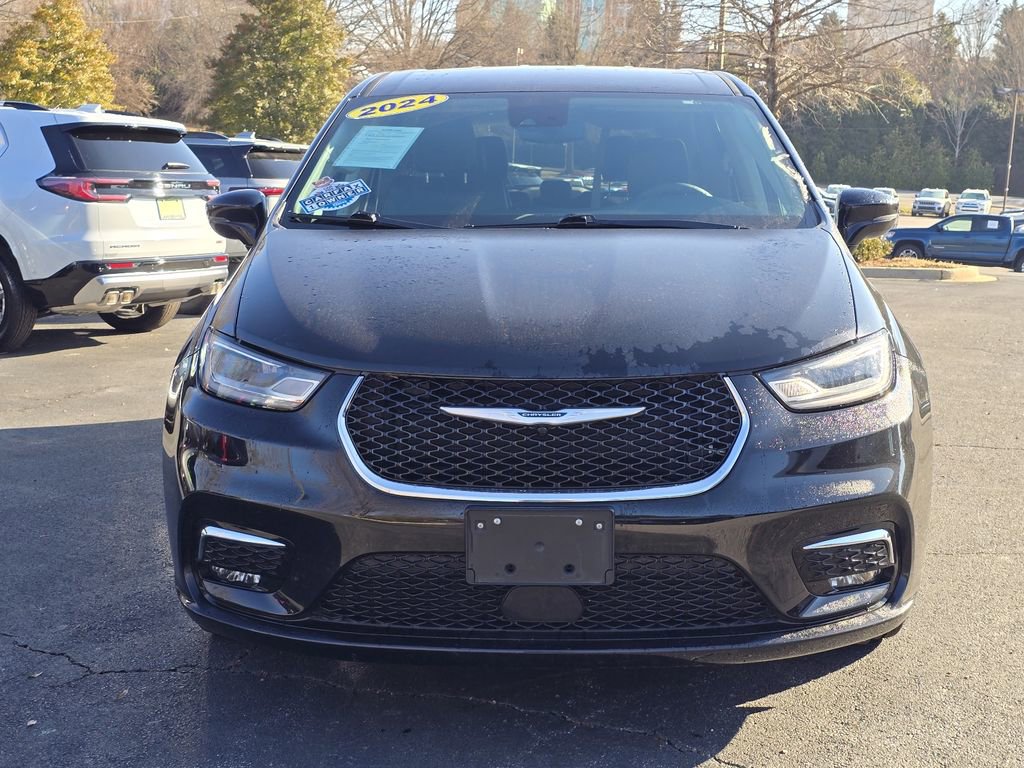 Used 2024 Chrysler Pacifica Touring-L image 30