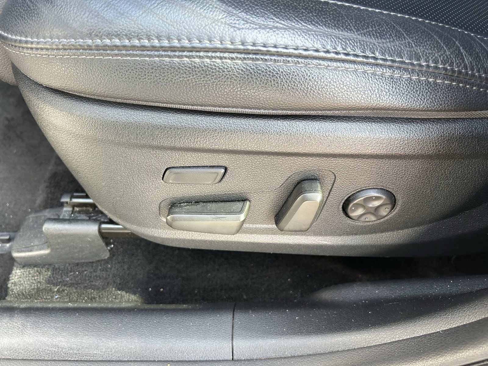 Used 2020 Hyundai Santa Fe Limited image 22