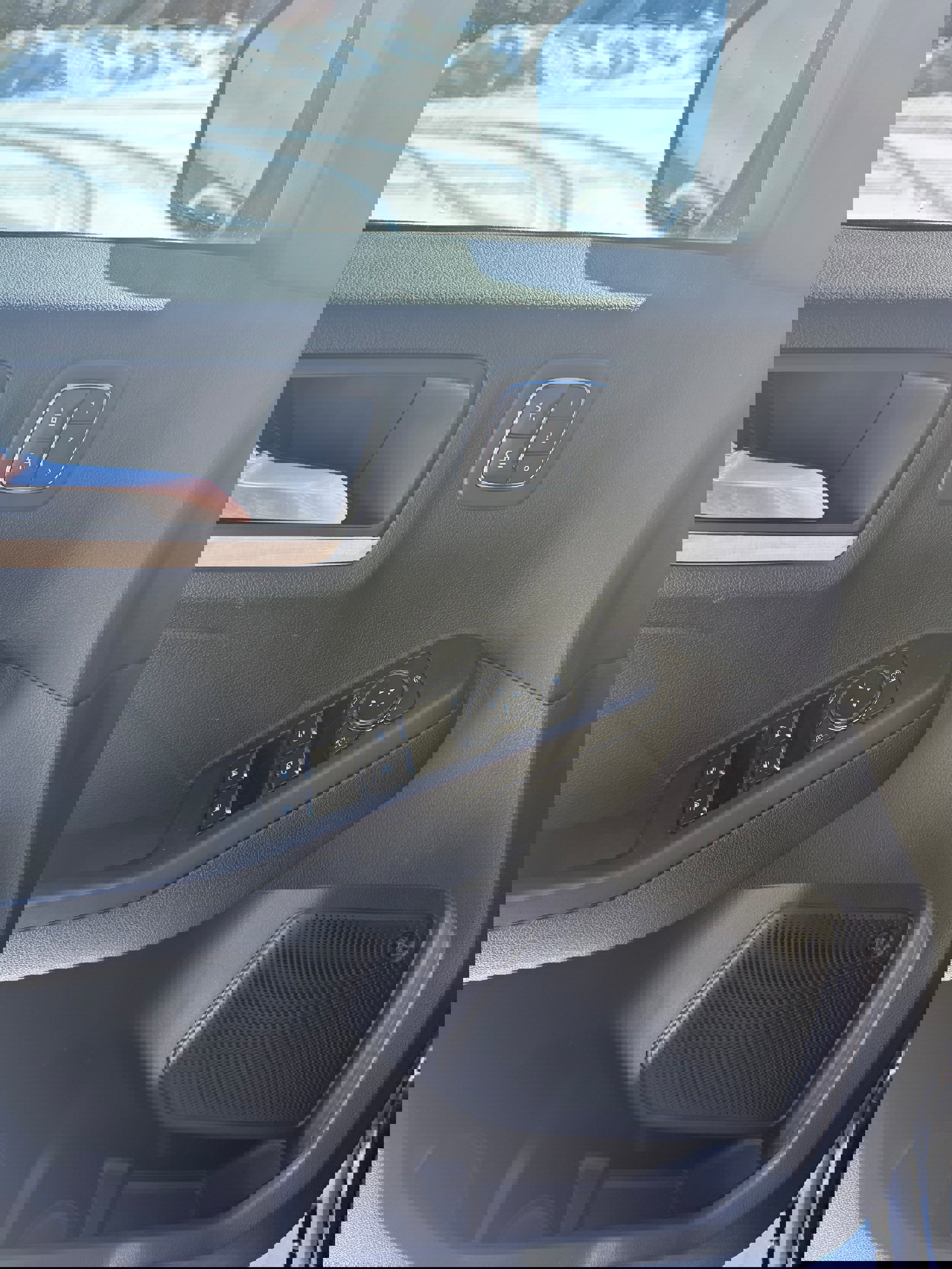 Used 2022 Ford Escape Titanium w/ Titanium Elite Package image 8