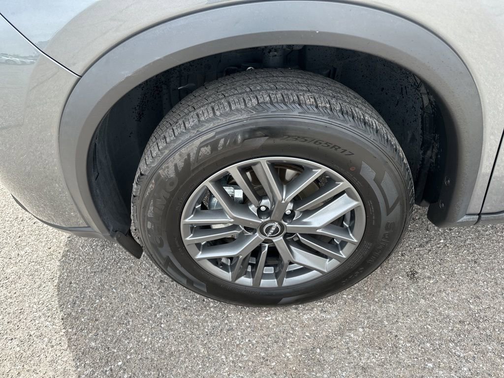 Used 2024 Nissan Rogue S image 11