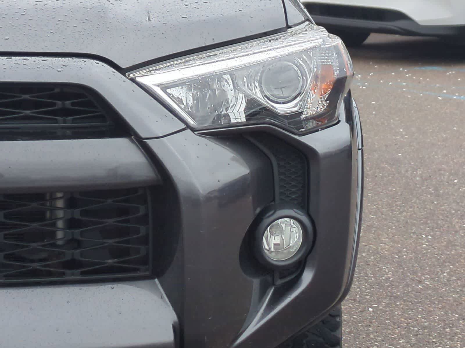 Used 2014 Toyota 4Runner SR5 AWD/4WD image 10