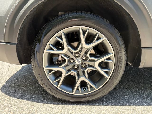 Used 2025 Ford Explorer Platinum w/ Ultimate Package AWD/4WD image 19