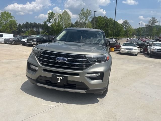 Used 2020 Ford Explorer XLT w/ Equipment Group 202A RWD image 2