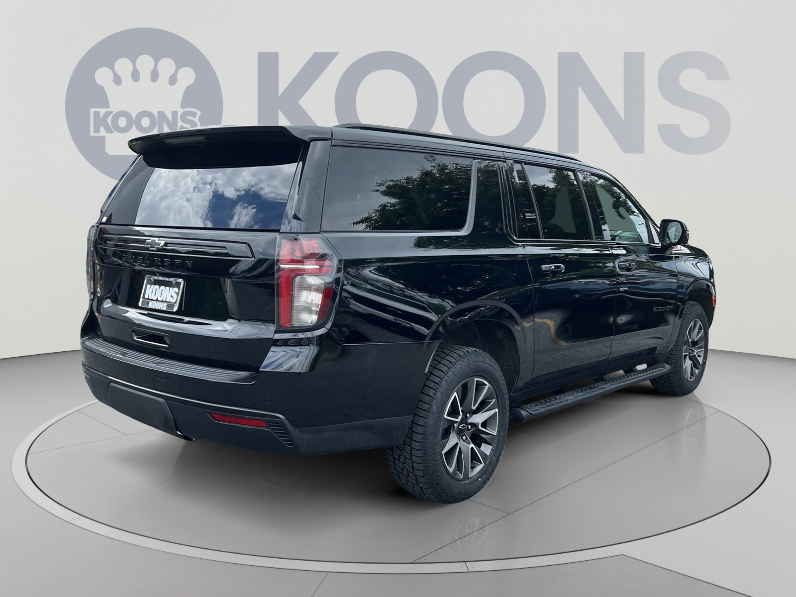 Used 2023 Chevrolet Suburban Z71 w/ Luxury Package AWD/4WD image 7