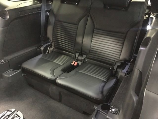 New 2024 Land Rover Discovery Dynamic SE image 28