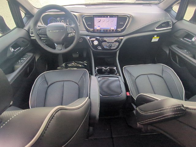 New 2027 Chrysler Pacifica Limited w/ Family Tech Group FWD image 32