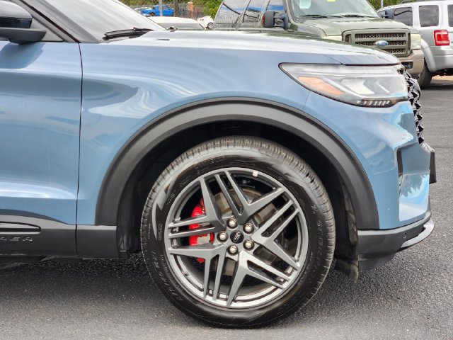 Used 2025 Ford Explorer ST AWD/4WD image 10