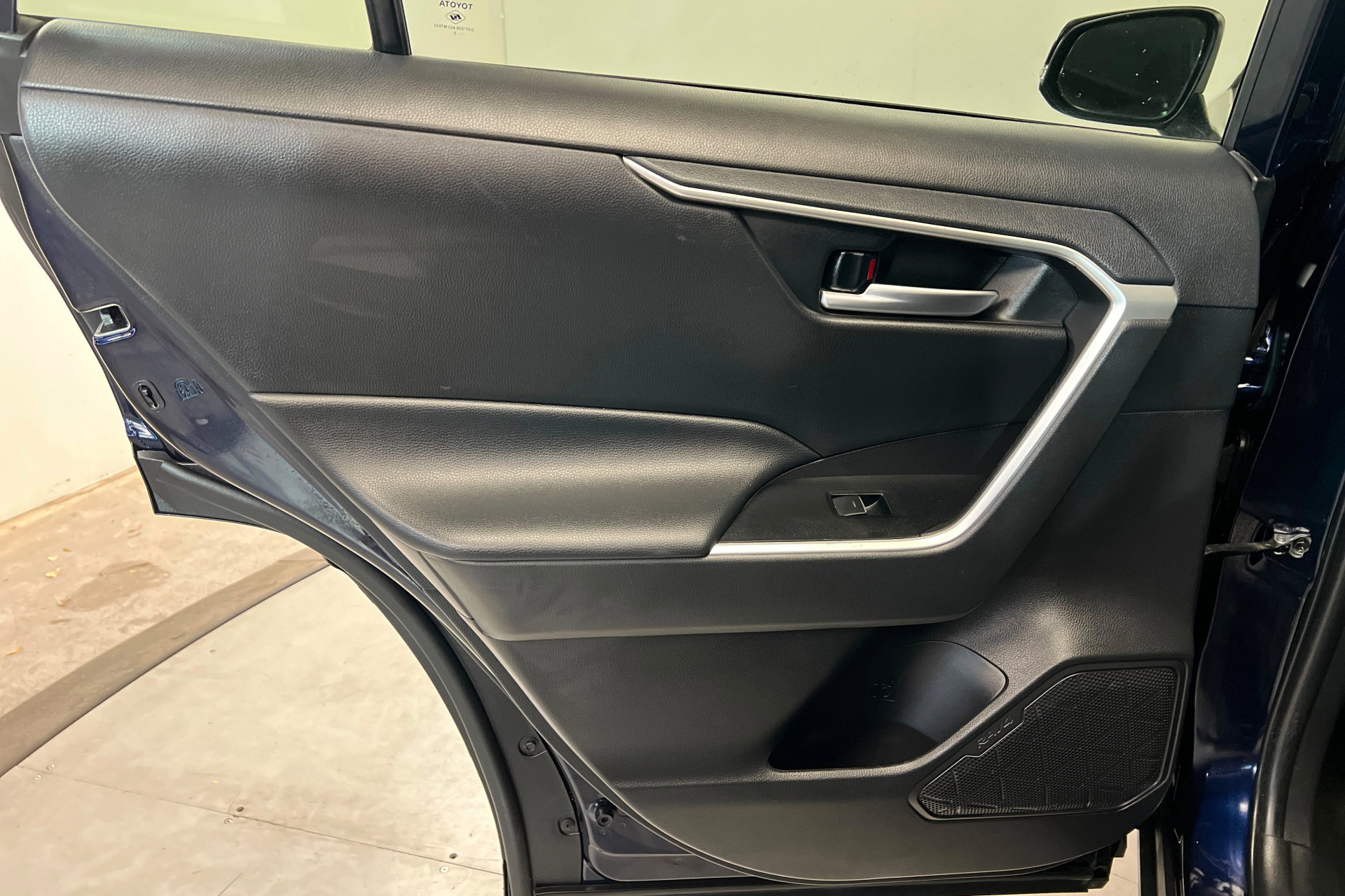 Used 2025 Toyota RAV4 XLE AWD/4WD image 18