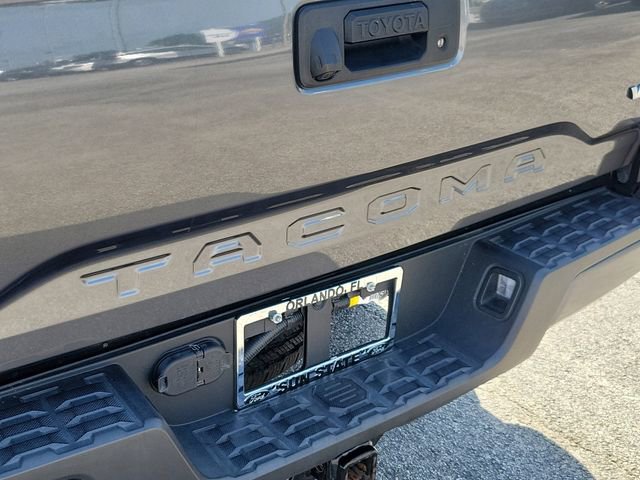 Used 2022 Toyota Tacoma SR5 w/ Technology Package RWD image 7