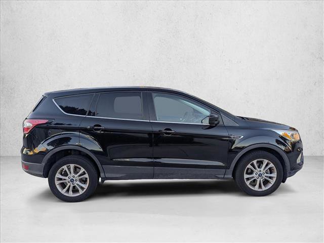 Used 2017 Ford Escape SE image 2