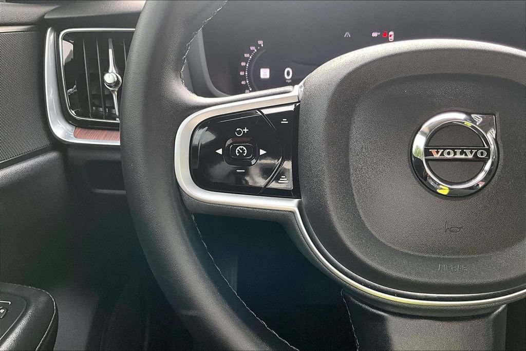 Certified 2025 Volvo V60 B5 Cross Country Plus AWD/4WD image 26