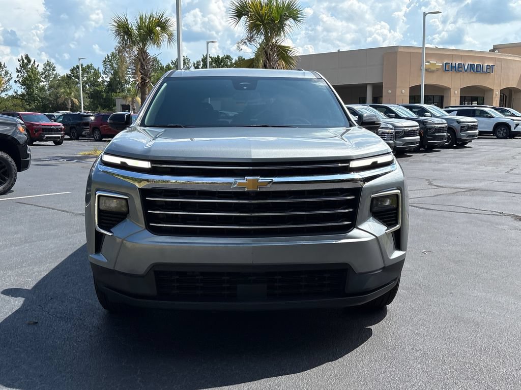 Used 2025 Chevrolet Traverse LT w/ Driver Confidence Package FWD image 2