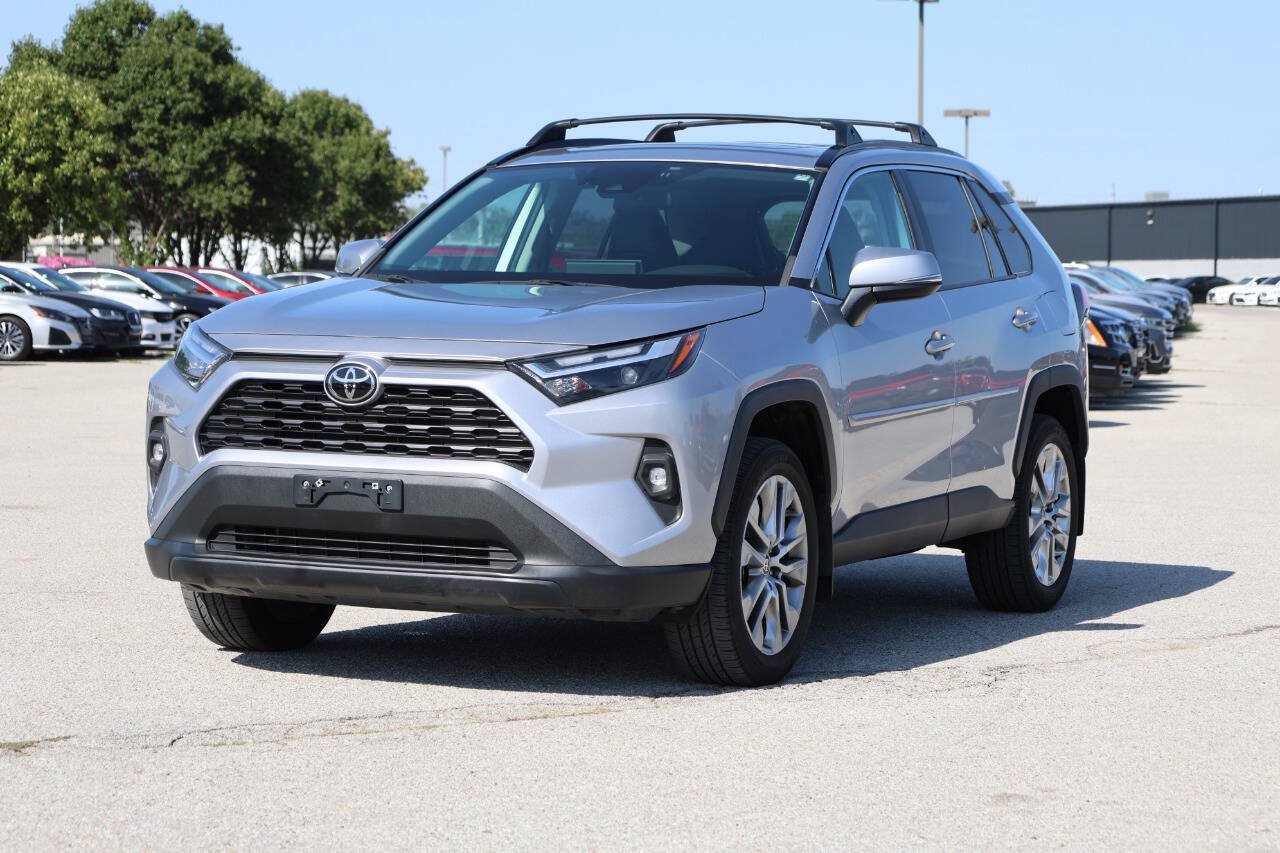 Used 2022 Toyota RAV4 XLE Premium AWD/4WD image 6