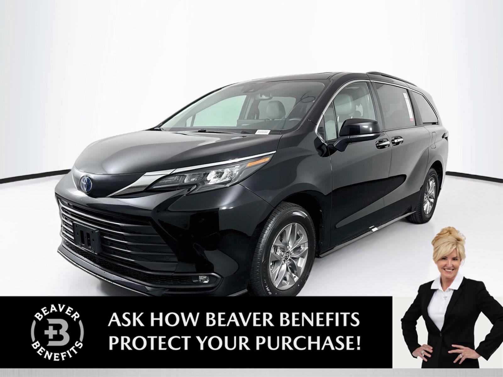 Certified 2025 Toyota Sienna XLE FWD image 1