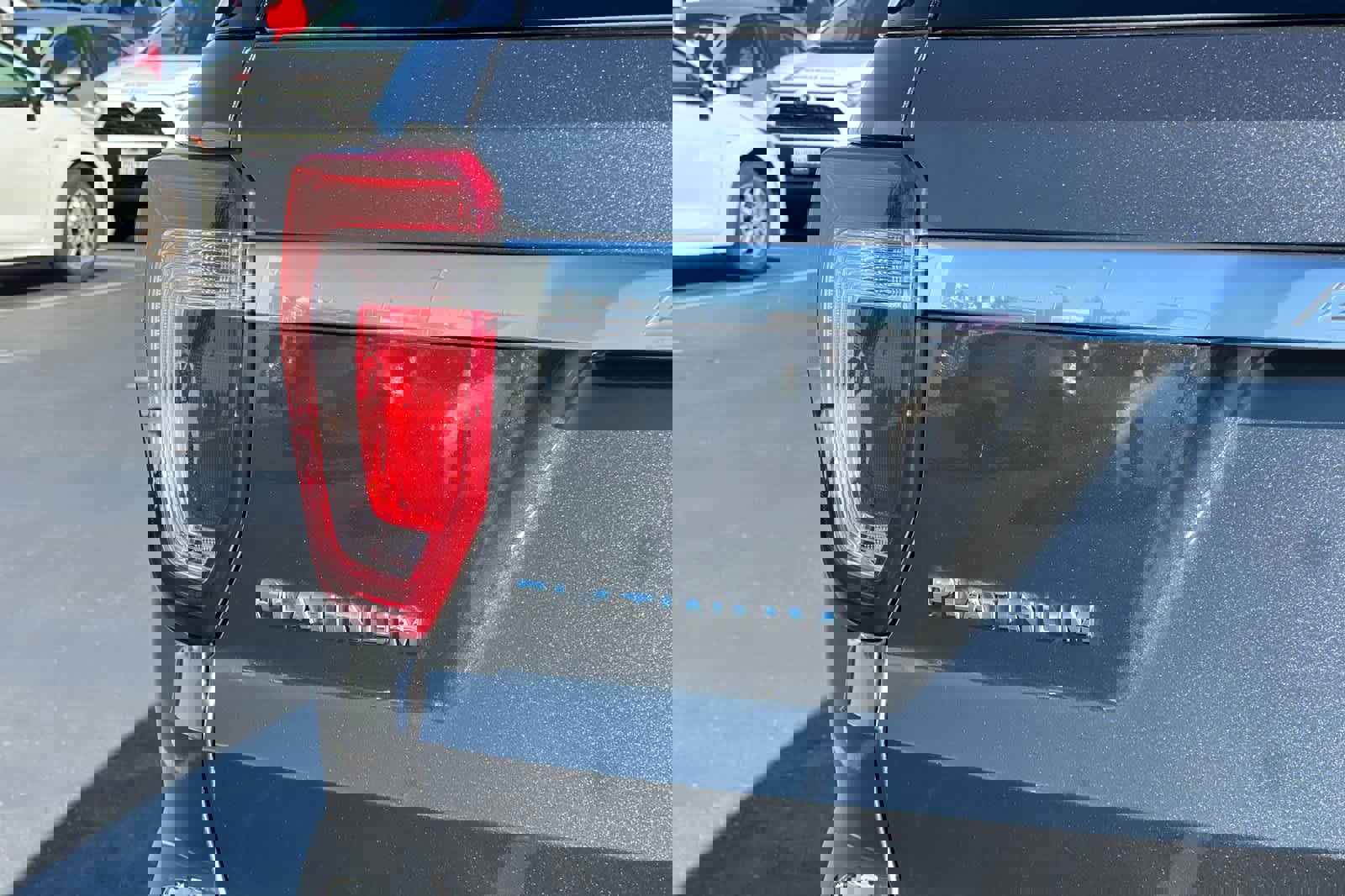 Used 2017 Ford Explorer Platinum image 28