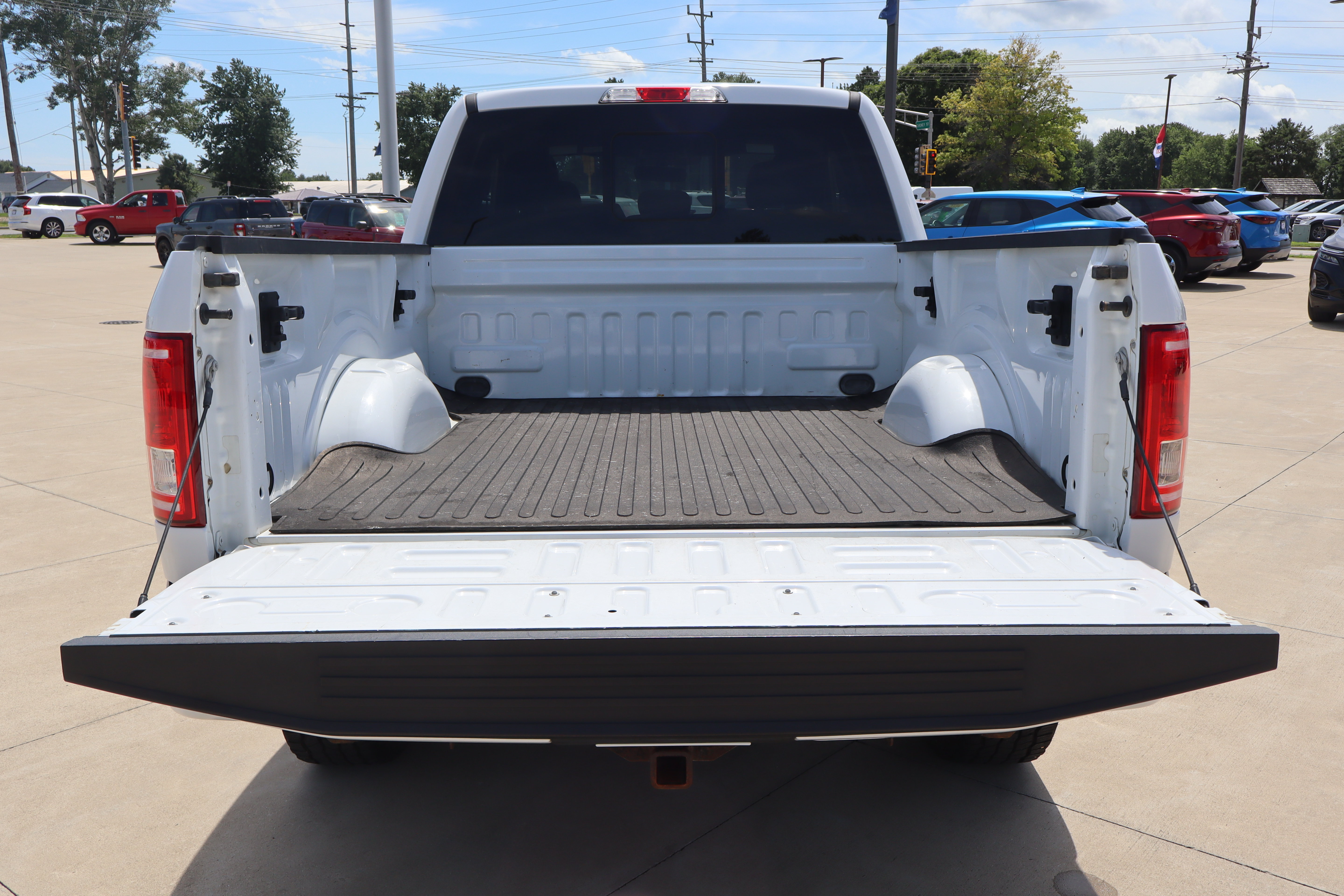 Used 2016 Ford F150 XLT w/ Equipment Group 302A Luxury AWD/4WD image 25
