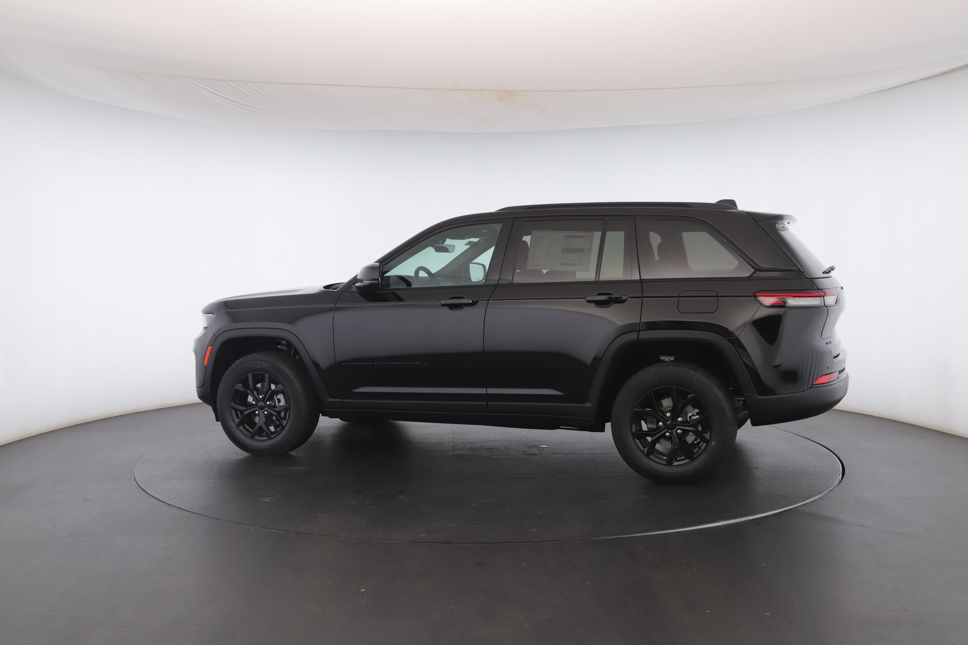New 2025 Jeep Grand Cherokee Altitude image 21