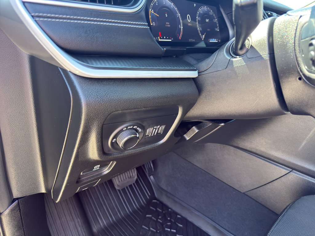 Used 2024 Jeep Grand Cherokee Altitude AWD/4WD image 13