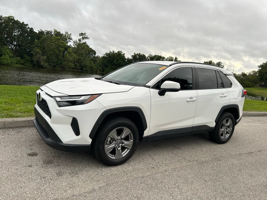 Used 2022 Toyota RAV4 XLE FWD image 3