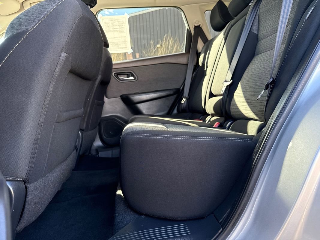 Used 2022 Nissan Rogue SV image 16