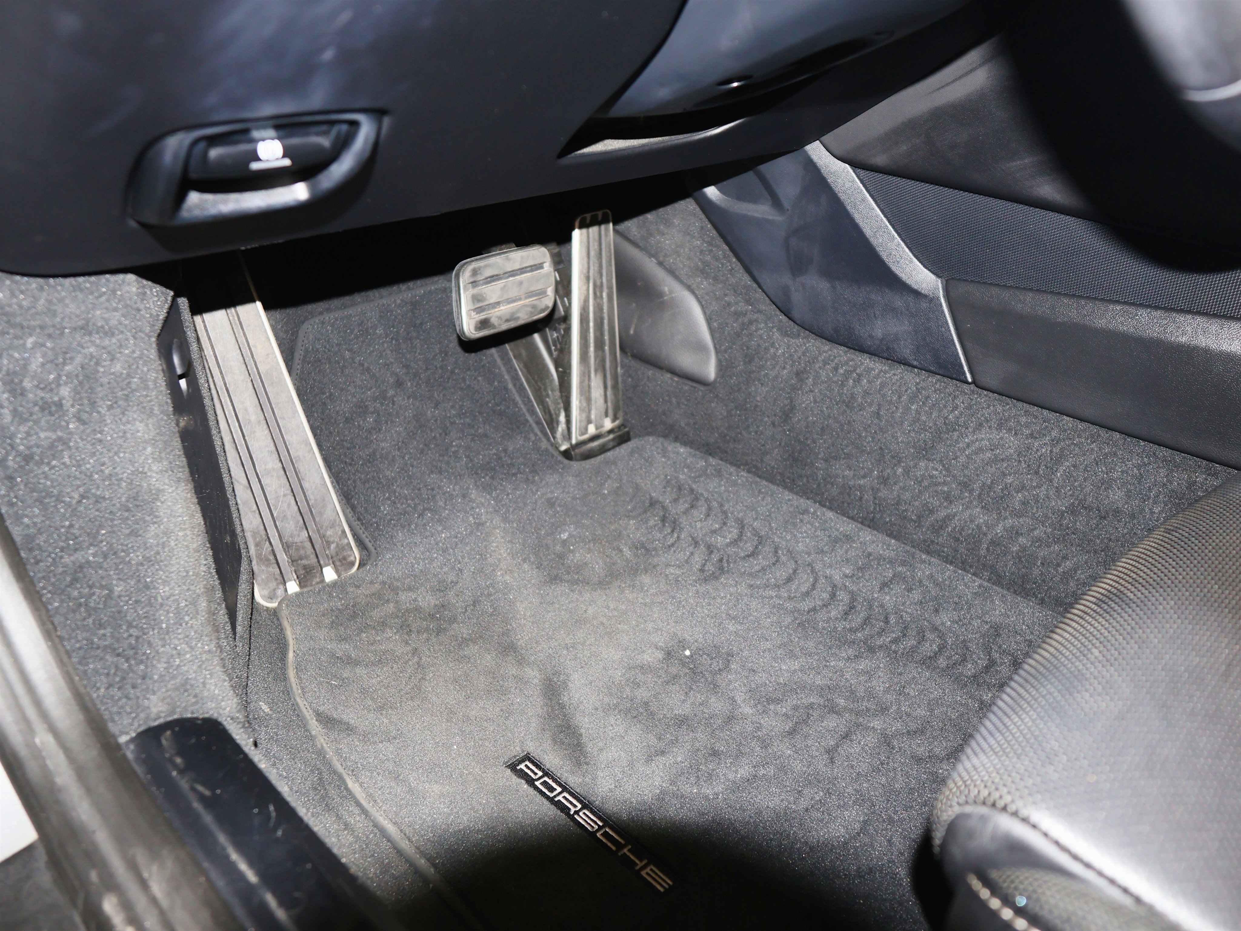 Used 2016 Porsche 911 Turbo image 26