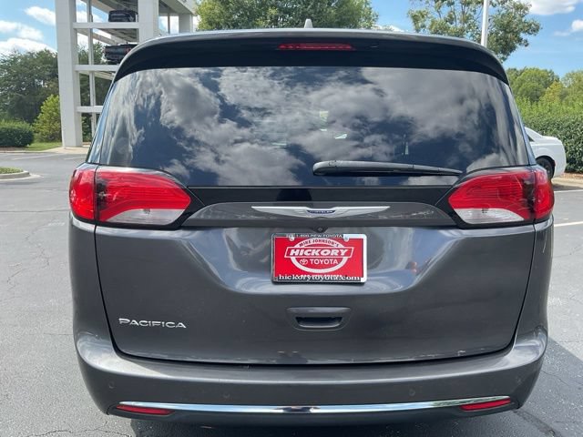 Used 2019 Chrysler Pacifica Touring-L Plus w/ Tire & Wheel Group FWD image 9
