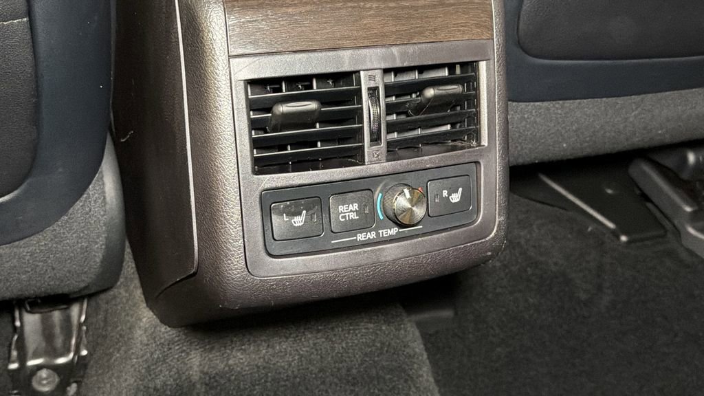 Used 2016 Toyota Avalon Limited image 13