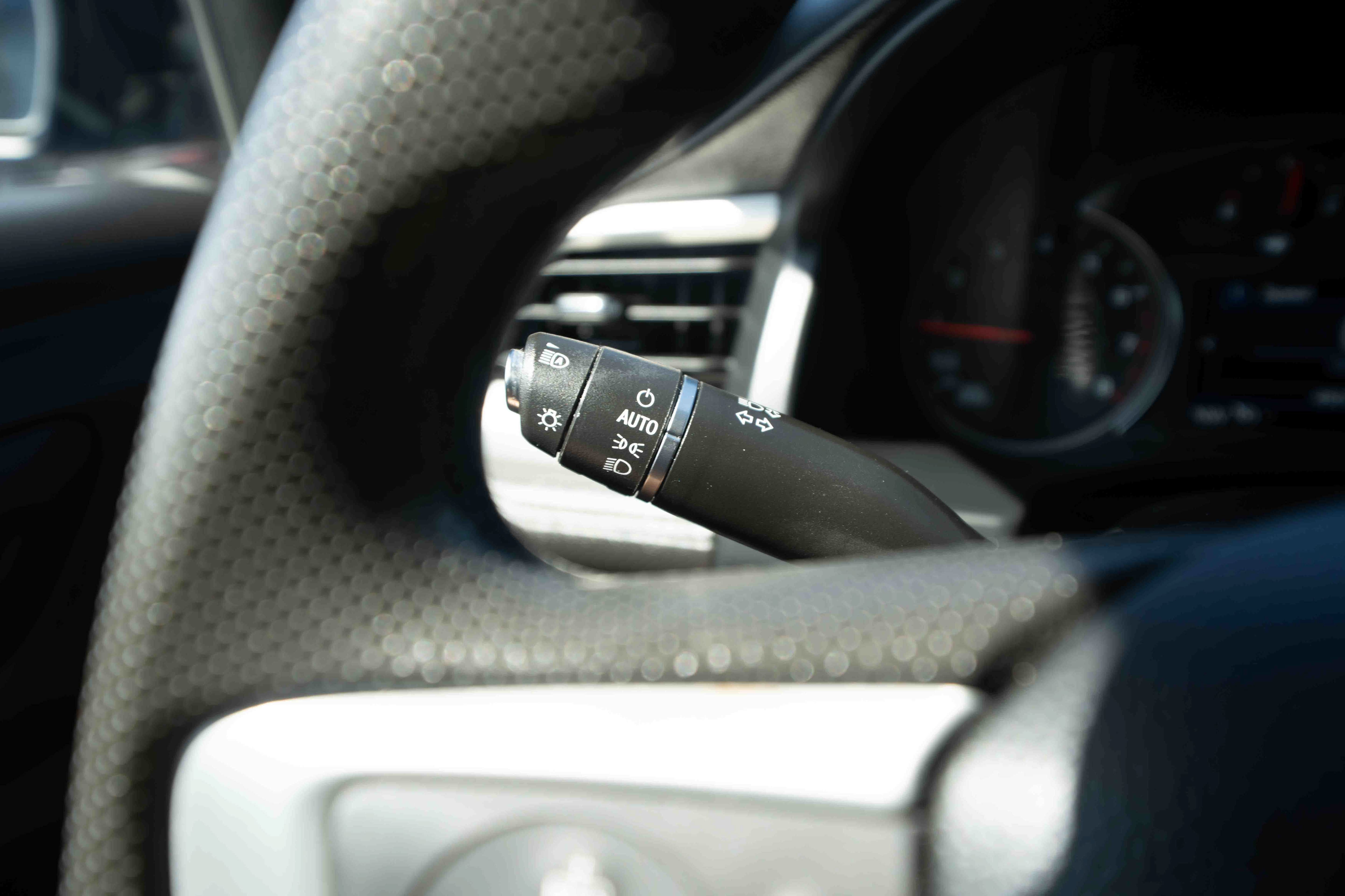 Used 2023 GMC Acadia SLE w/ Elevation Edition FWD image 13