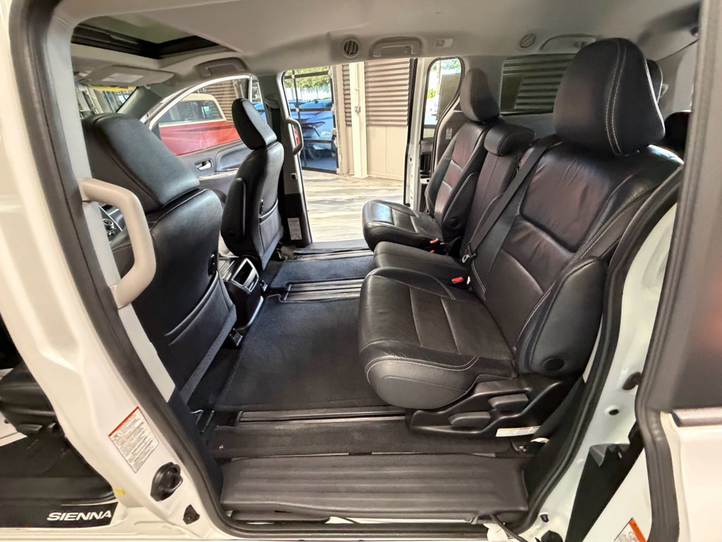 Used 2017 Toyota Sienna SE FWD image 51