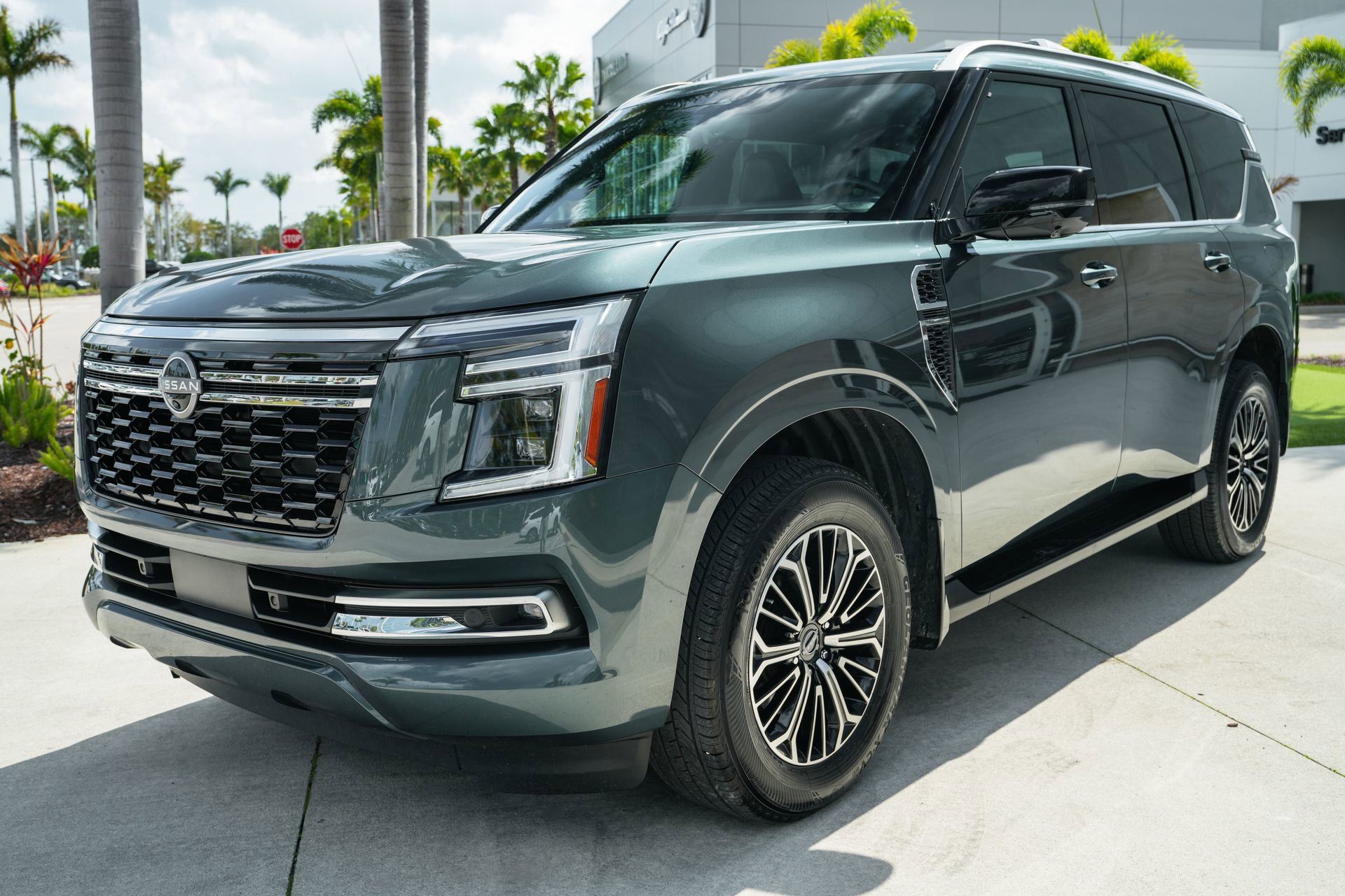 Used 2025 Nissan Armada Platinum image 6