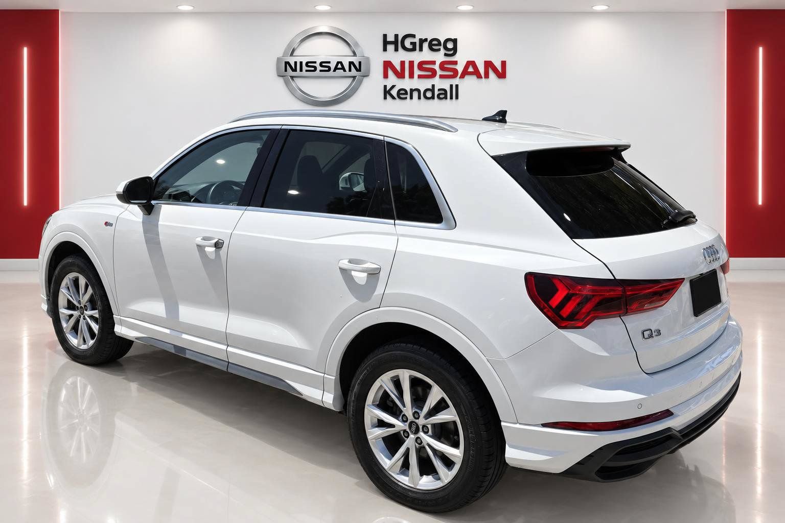 Used 2024 Audi Q3 2.0T Premium AWD/4WD image 2