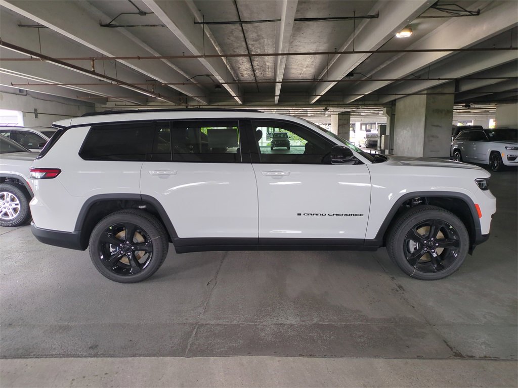 New 2025 Jeep Grand Cherokee L Altitude image 4