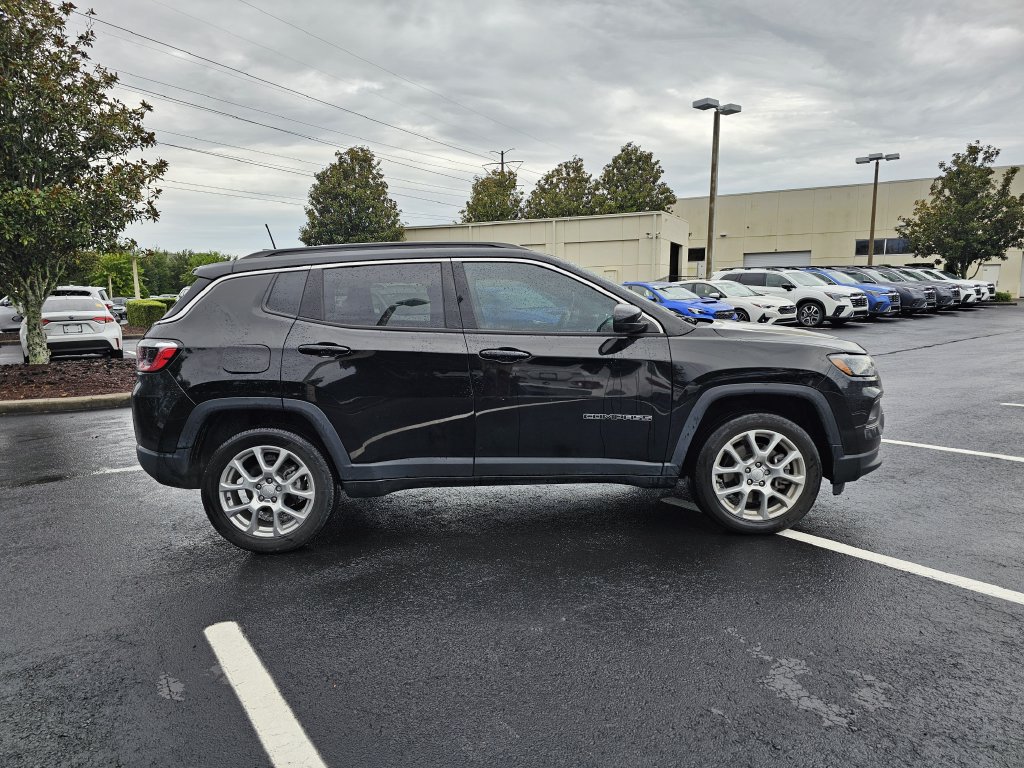 Used 2024 Jeep Compass Latitude AWD/4WD image 2