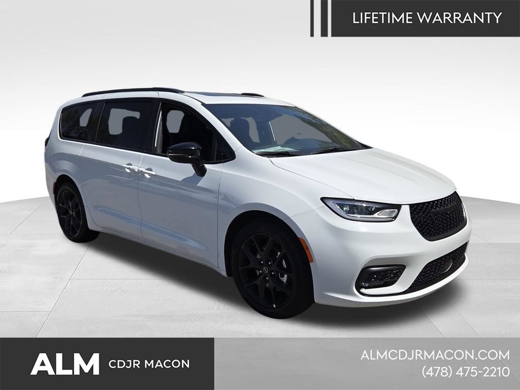 New 2026 Chrysler Pacifica Limited w/ S Appearance Package