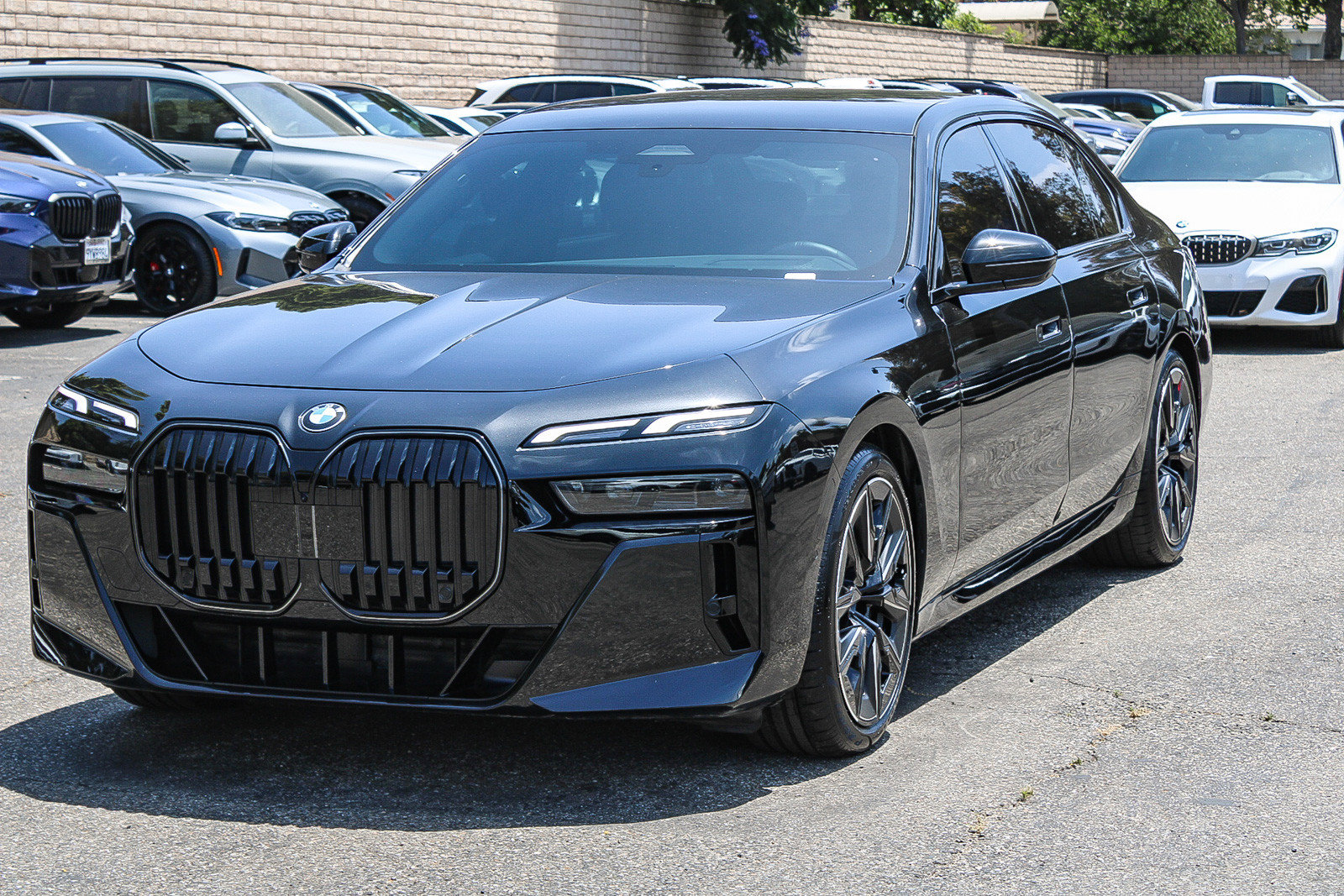 Certified 2025 BMW 740i w/ Premium Package RWD image 3