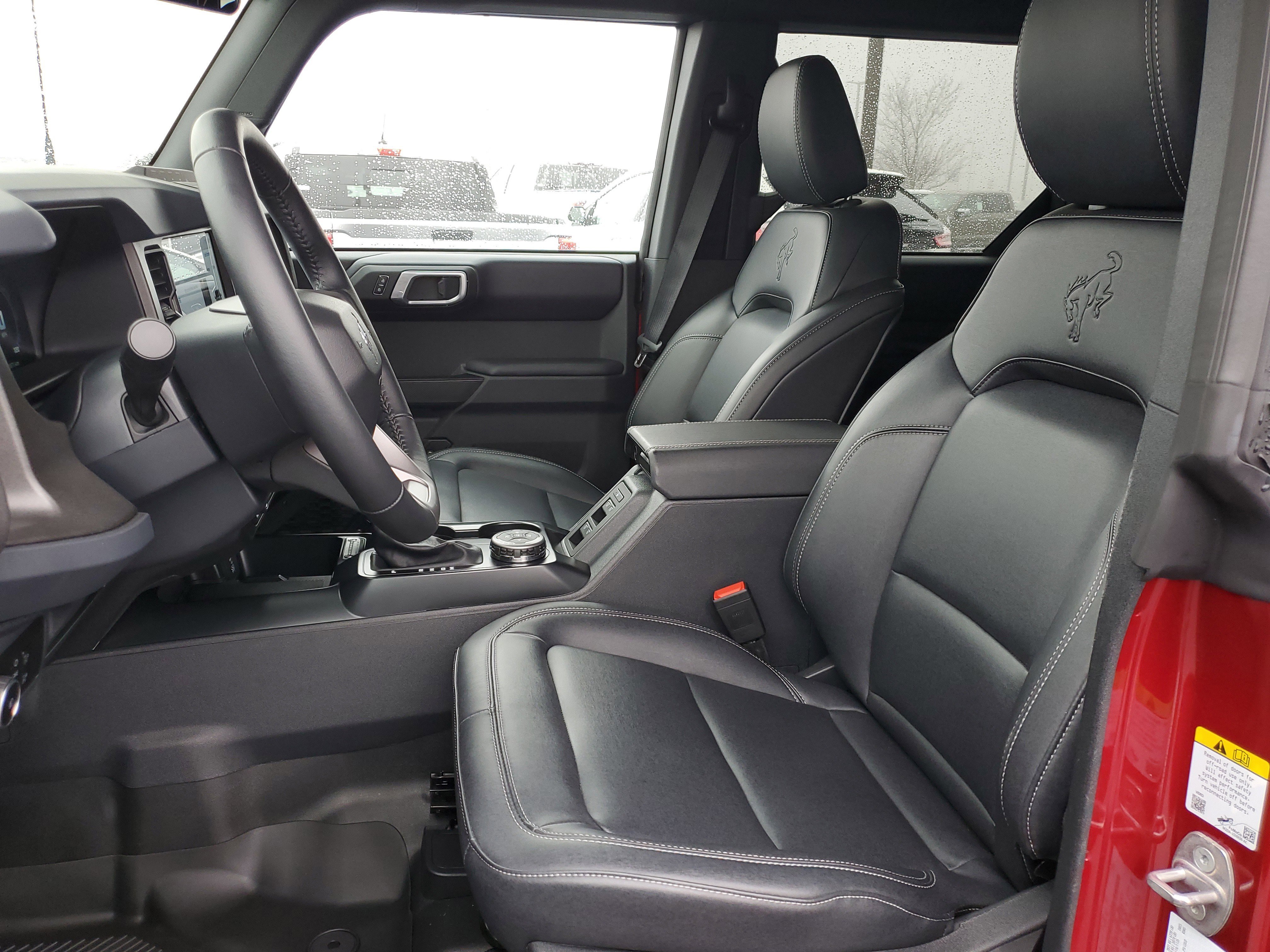 Used 2025 Ford Bronco Badlands image 14