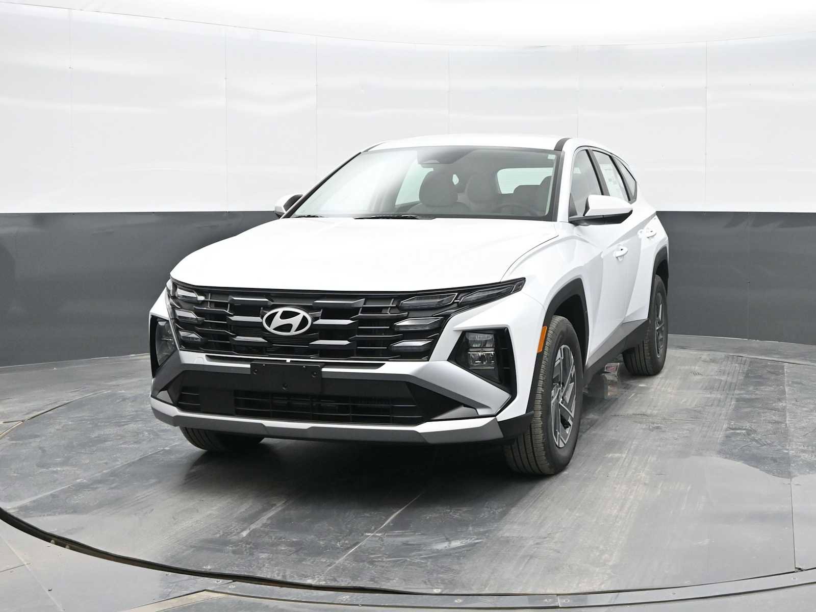 New 2026 Hyundai Tucson Blue SE w/ Tow & Go Package image 3