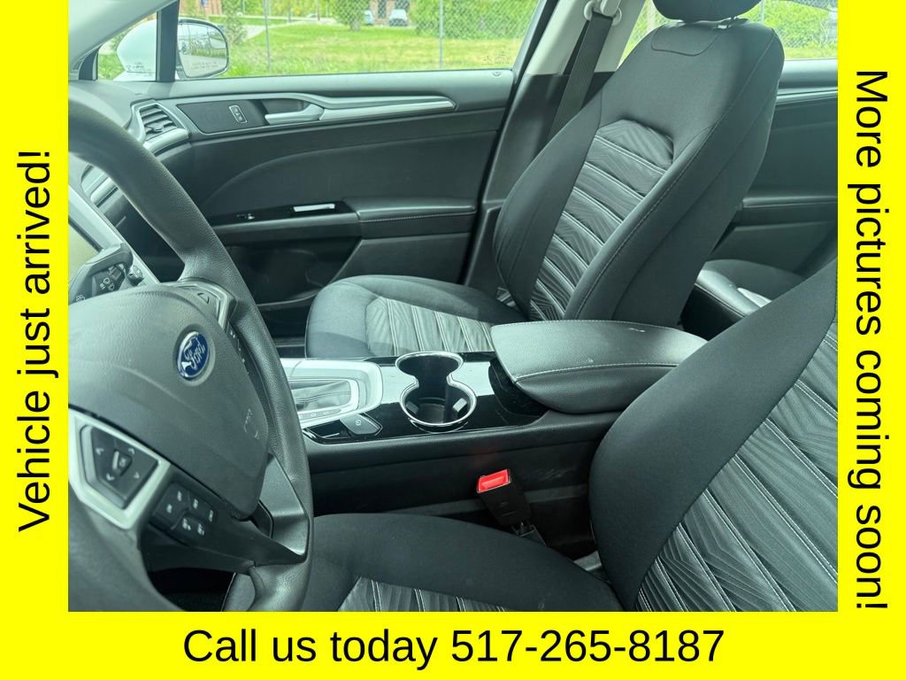 Used 2016 Ford Fusion SE FWD image 4