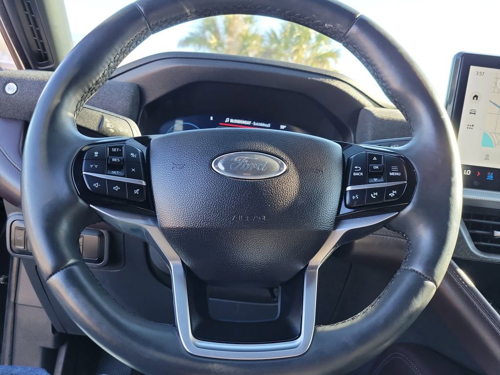Used 2025 Ford Explorer Platinum image 18