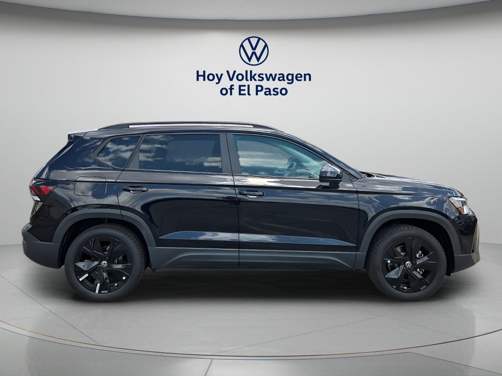 New 2026 Volkswagen Taos SE FWD image 2