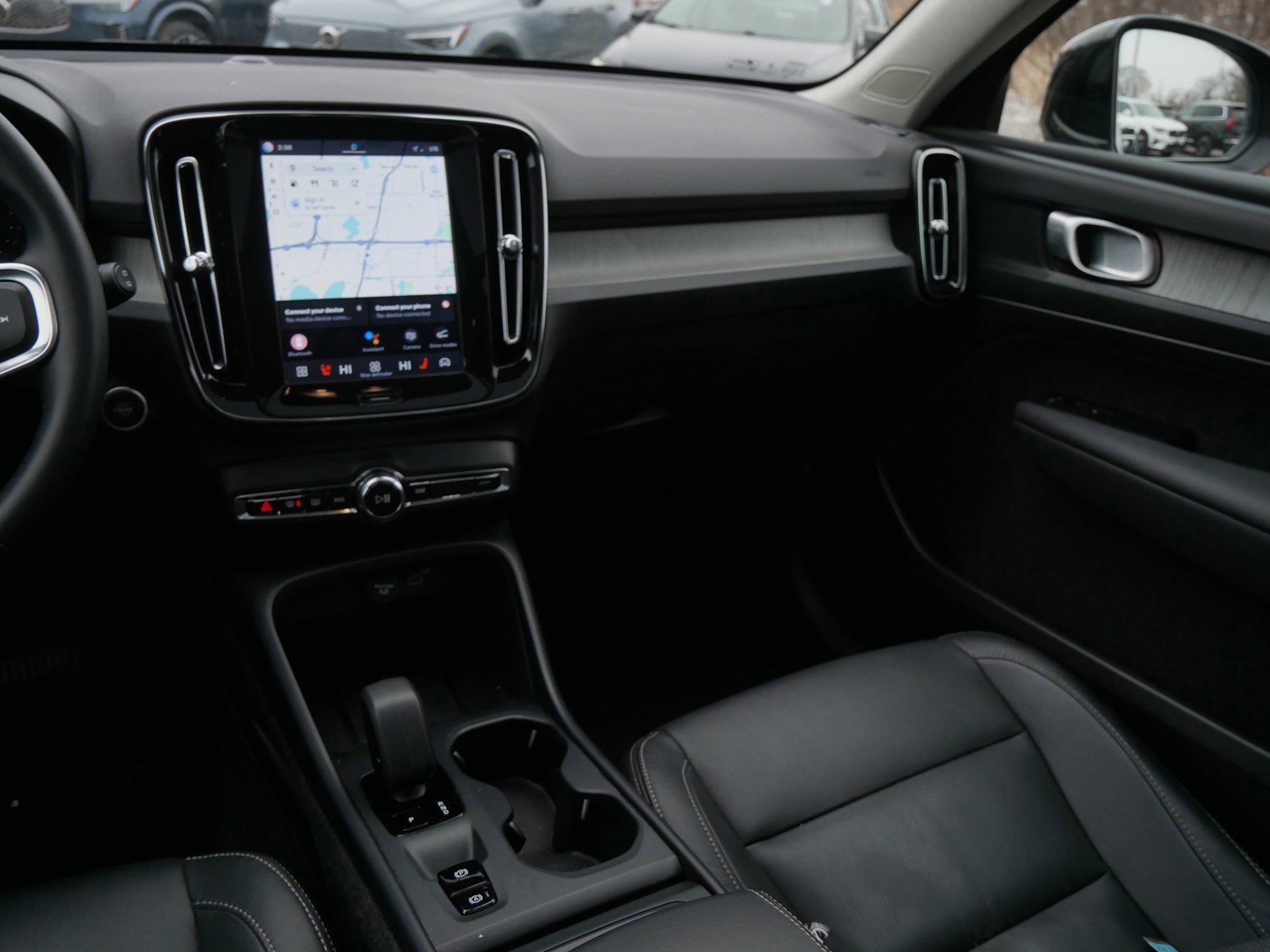 Used 2025 Volvo XC40 B5 Core image 13